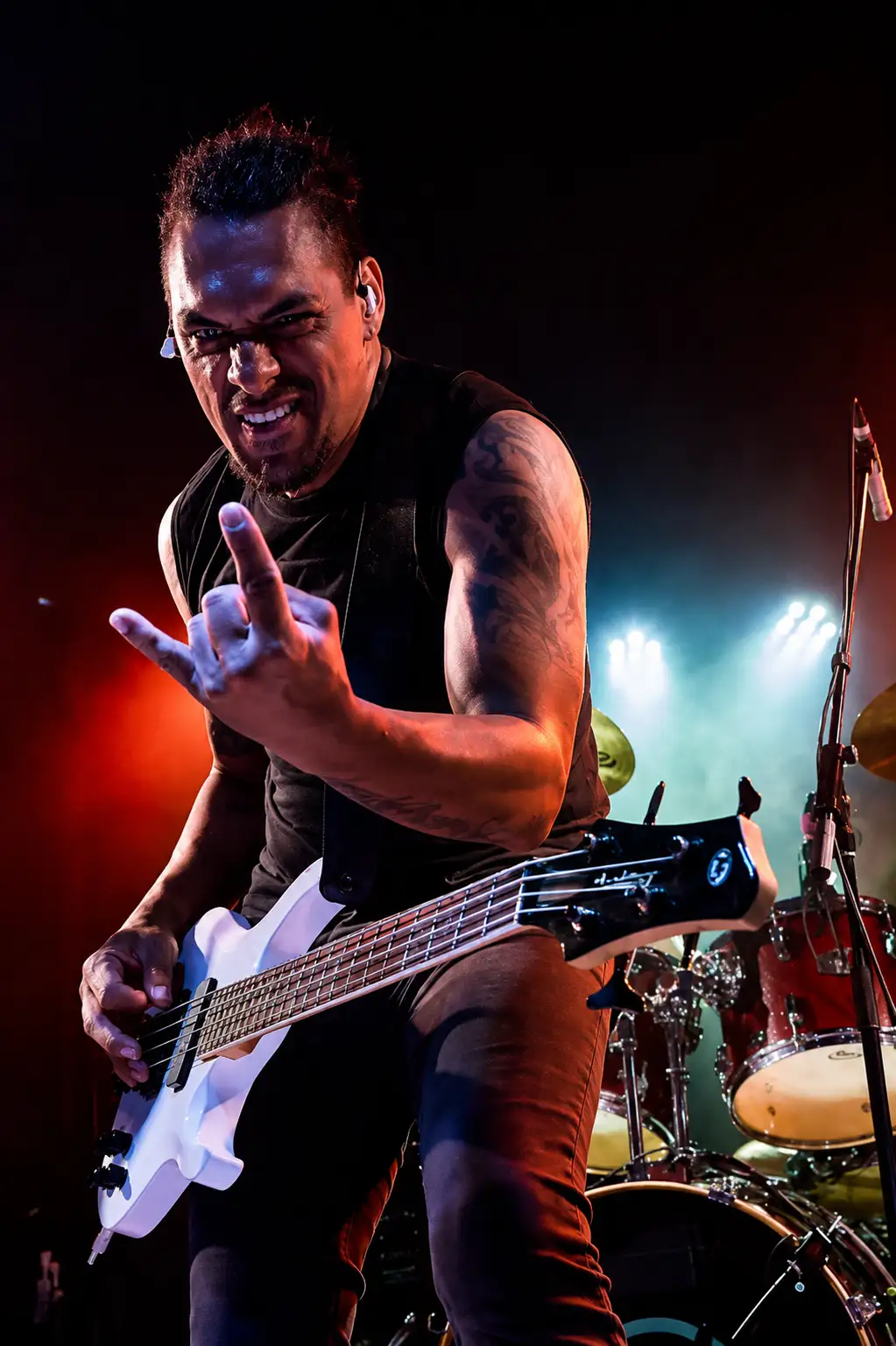 Carlos Agente González, bajista de la banda de rock metal Ethernal