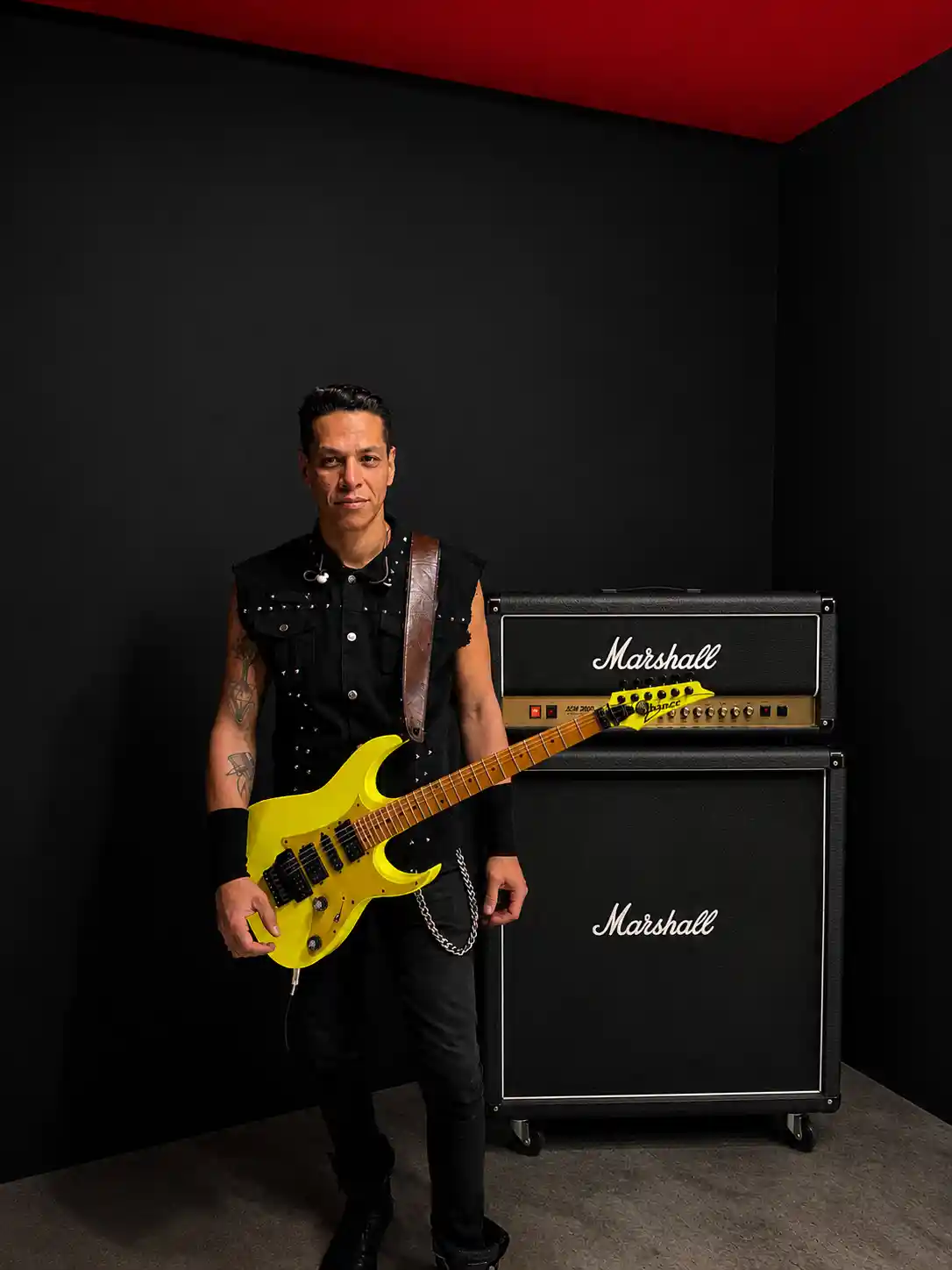 Juan, guitarrista de la banda de heavy metal Ethernal